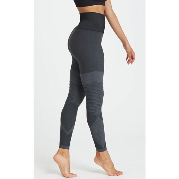 Spanx Look at Me Now Seamless Moto
Leggings size S - Picture 10 of 11